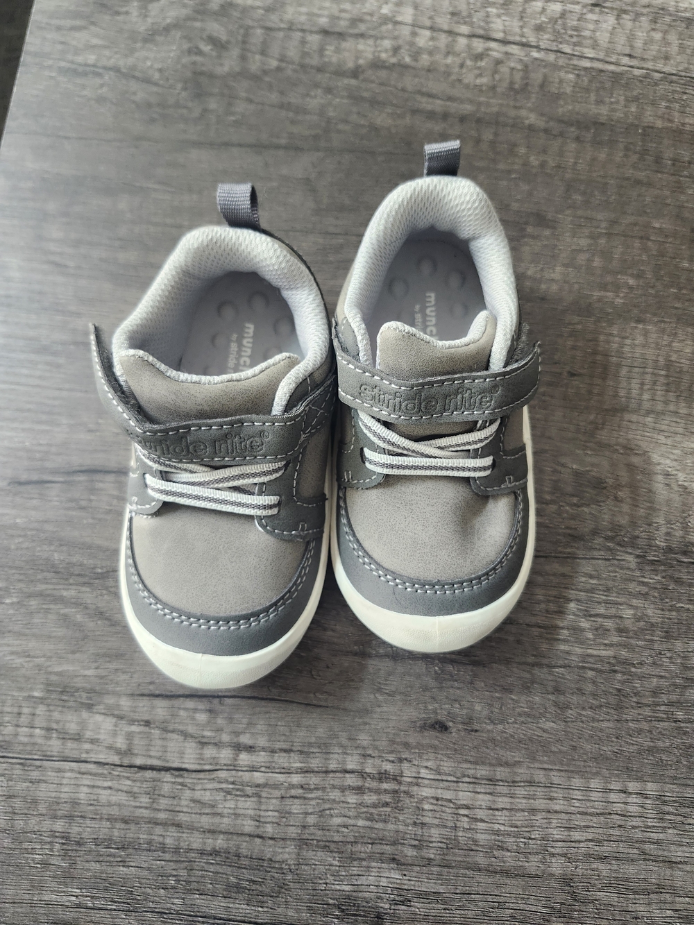 Stride Rite Munchin Toddler Gray Velcro Sneakers - Size 6 - New